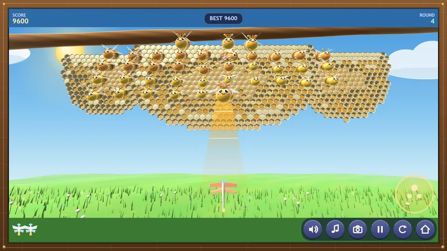 Close view, round 4: a crowned queen bee shines a golden honey beam down toward the paper dragonfly; score 9600